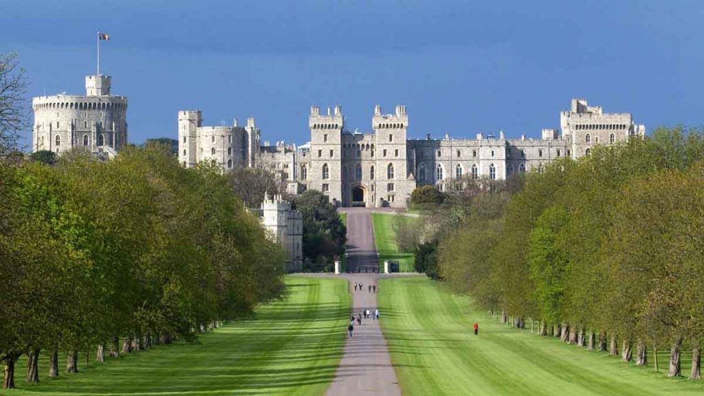 Windsor Castle is very historical place to visit and experince the history.