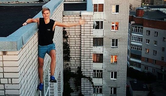 Selfie people Dangling from Top of Buildings